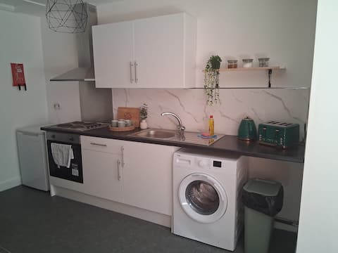 Popular Airbnb listing: Crown House B Studio Apartment in Sandwell