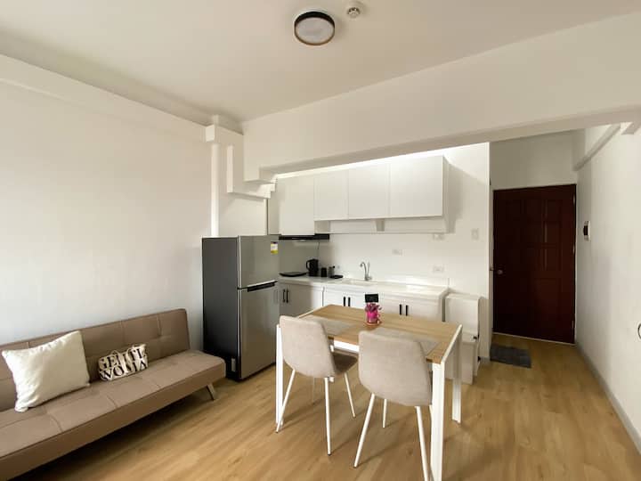 Cozy Modern Studio W/ Pool Gym Wifi | Near Airport - Lapu-Lapu