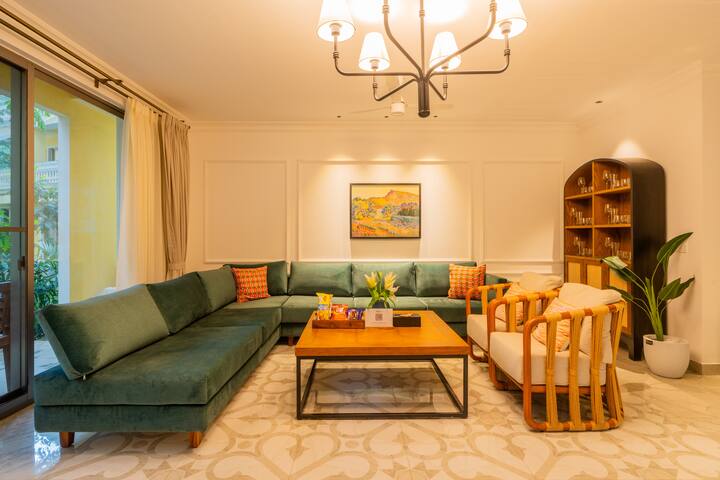 Living room image 7