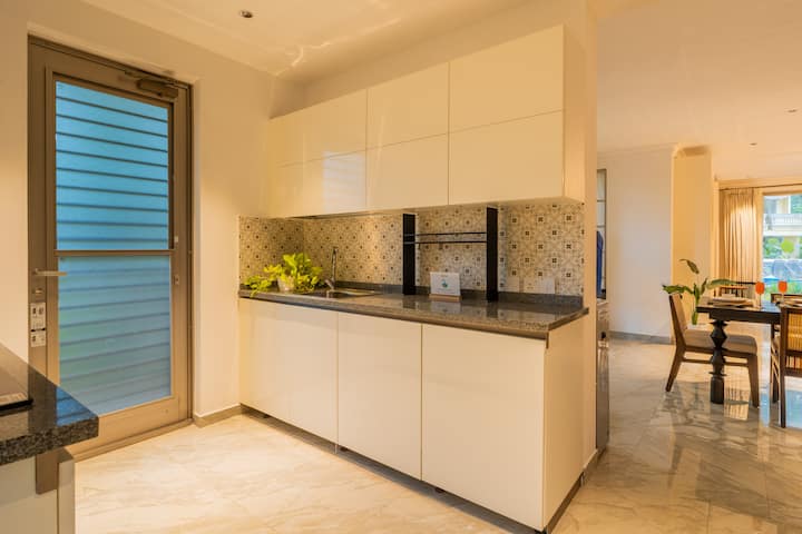 Full kitchen image 1