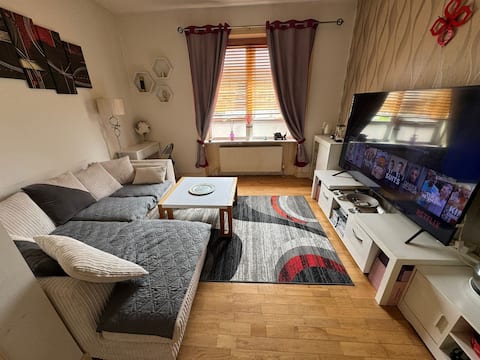Popular Airbnb listing: Easy Central Location Comfy Flat in Dennistoun
