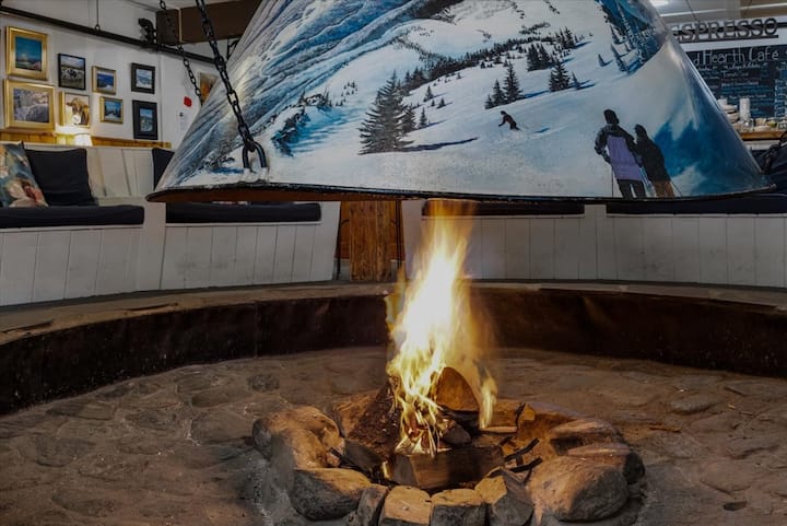 Switchback - Signature King Room - Stowe, VT