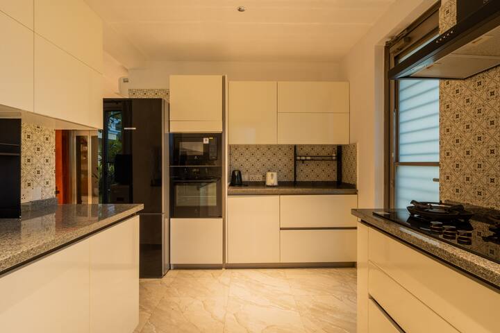 Full kitchen image 4