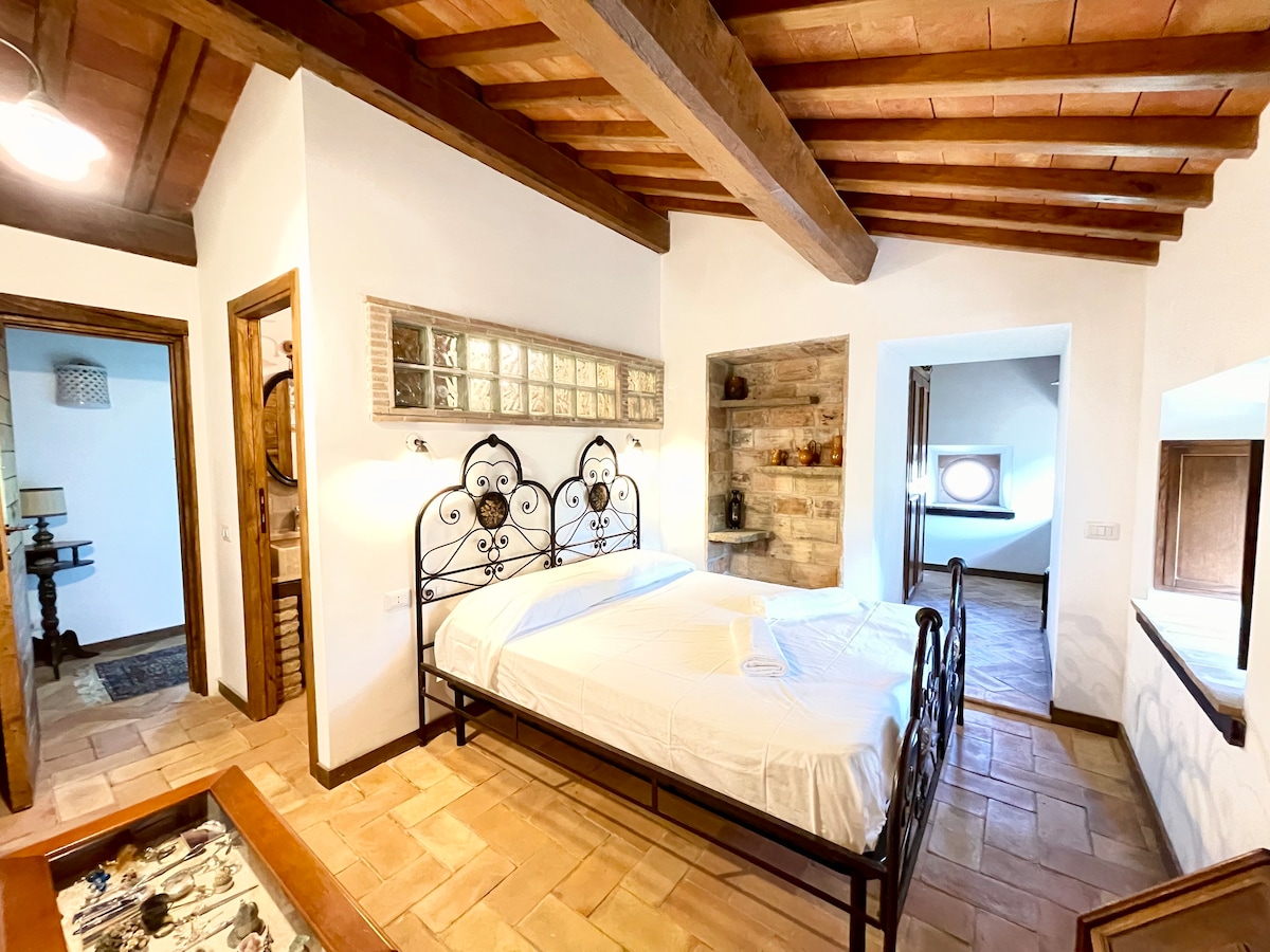Top performing Airbnb: Casale Torresquadrata - Ulivo in Todi