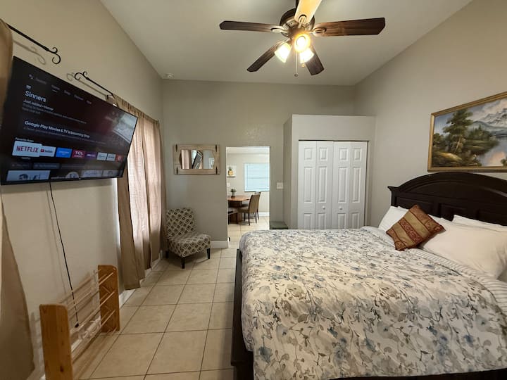 Cozy Studio Near Downtown Tampa - Tampa, FL