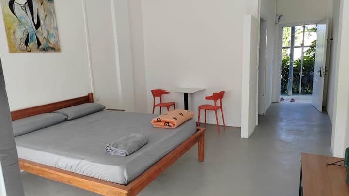 Port Vila Airport Hotel - 萬那杜
