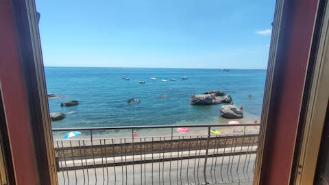 Top Airbnb: Margherita facing the sea a Giardini Naxos