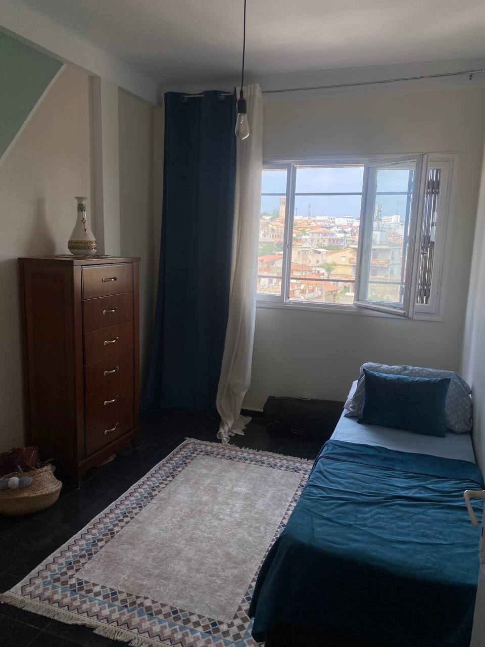 卧室宁静，配备优质床上用品，可欣赏阿尔及尔湾的美景，让您度过宁静的夜晚。 非常适合在离开前充电，探索阿尔及尔及其周边地区。