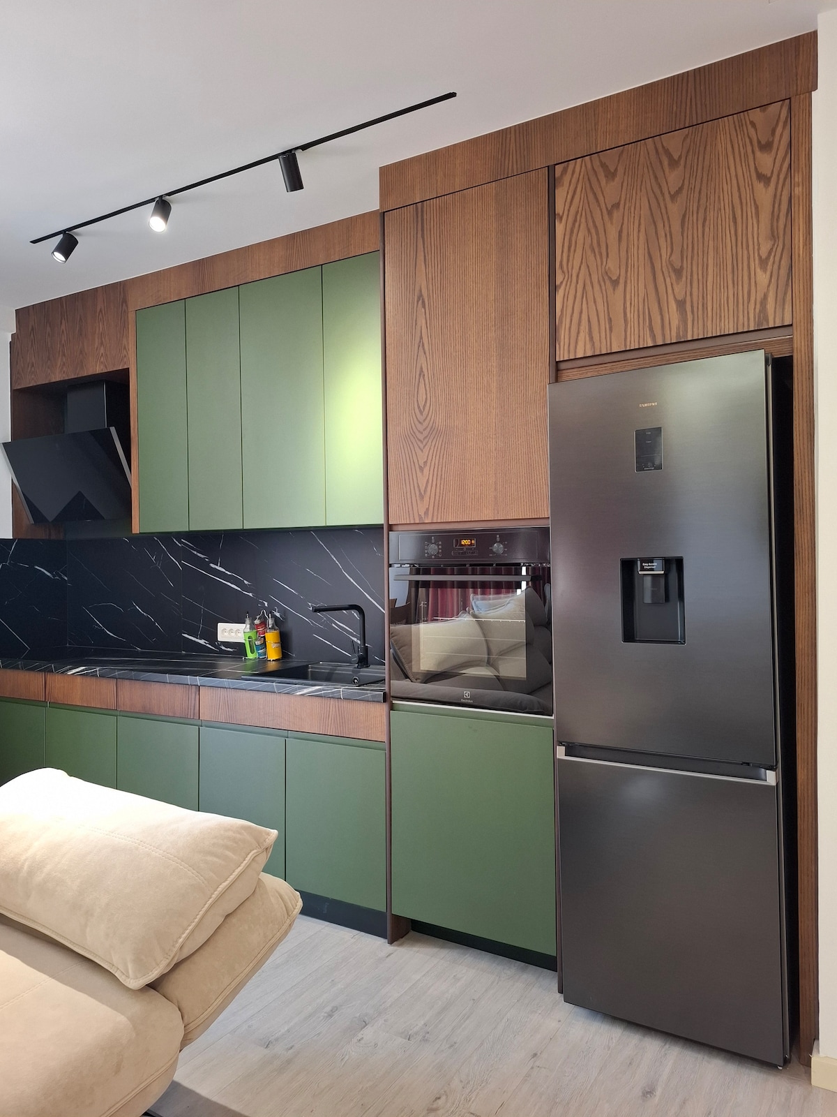 Listing 1462423484143663768