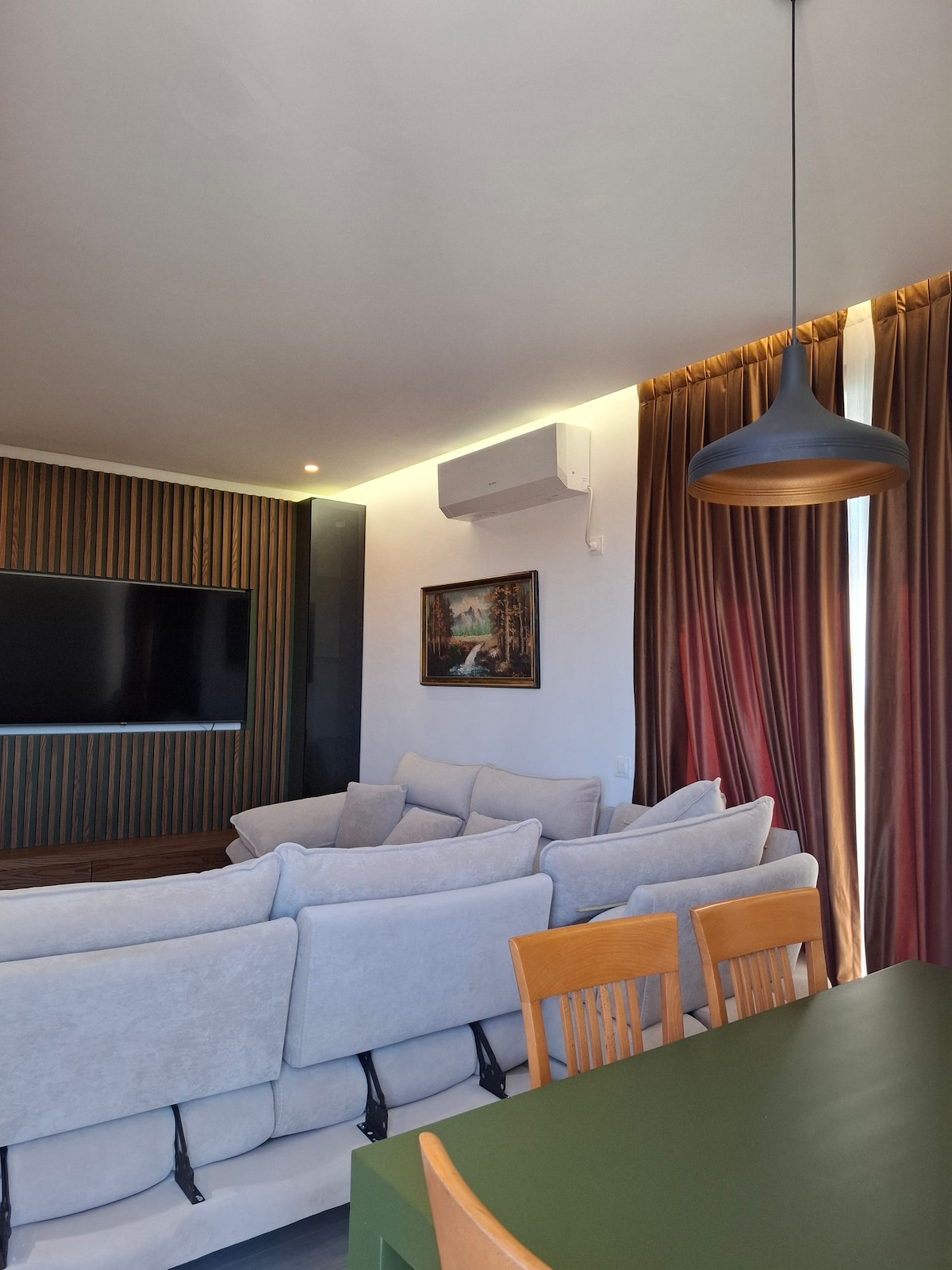 Listing 1462423484143663768