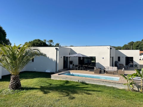 Villa, pool, close to La Rochelle, 6 people