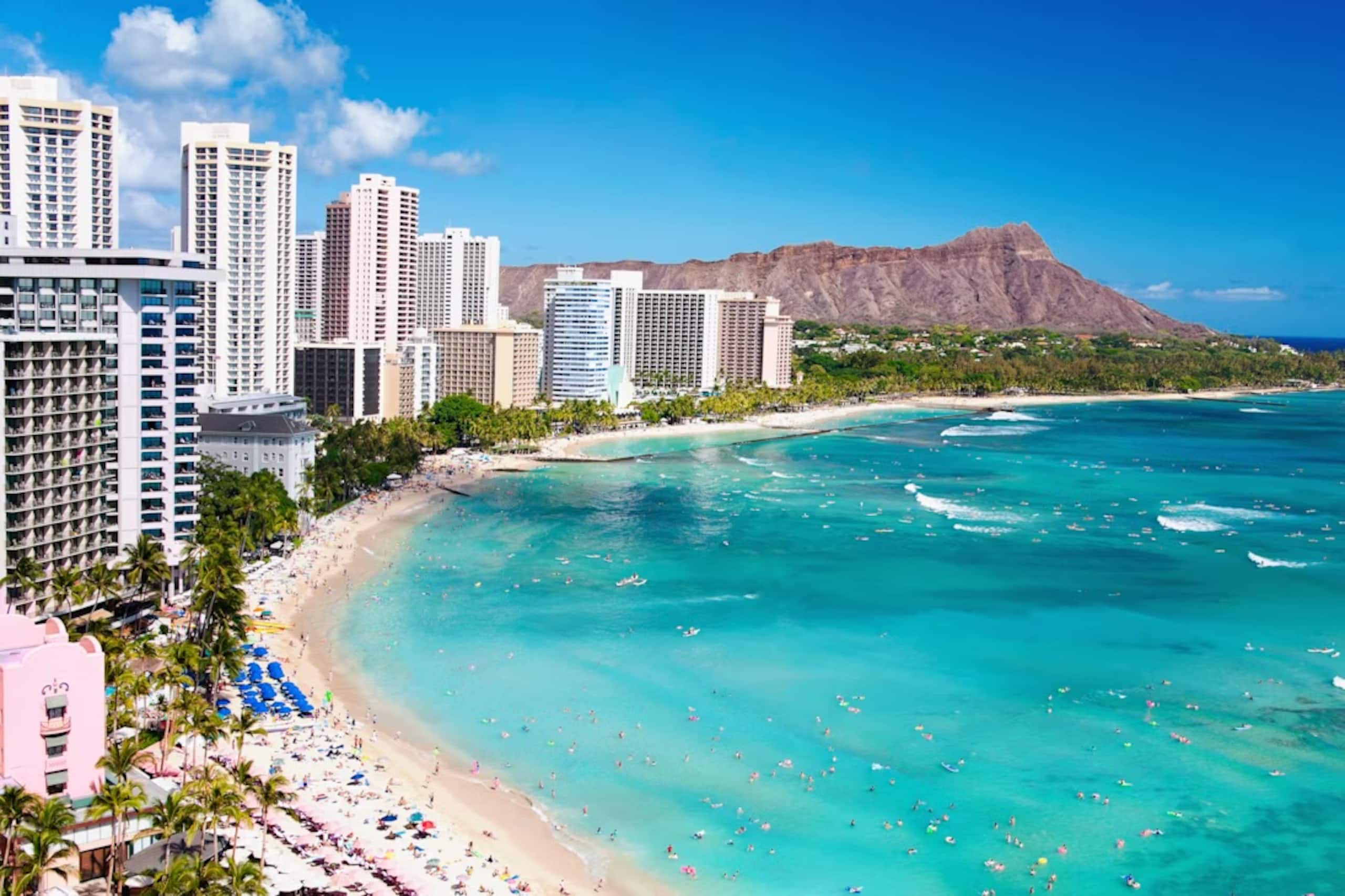 Condo in Honolulu · ★4.52 · 1 bedroom · 2 beds · 1 private bath - Image 14