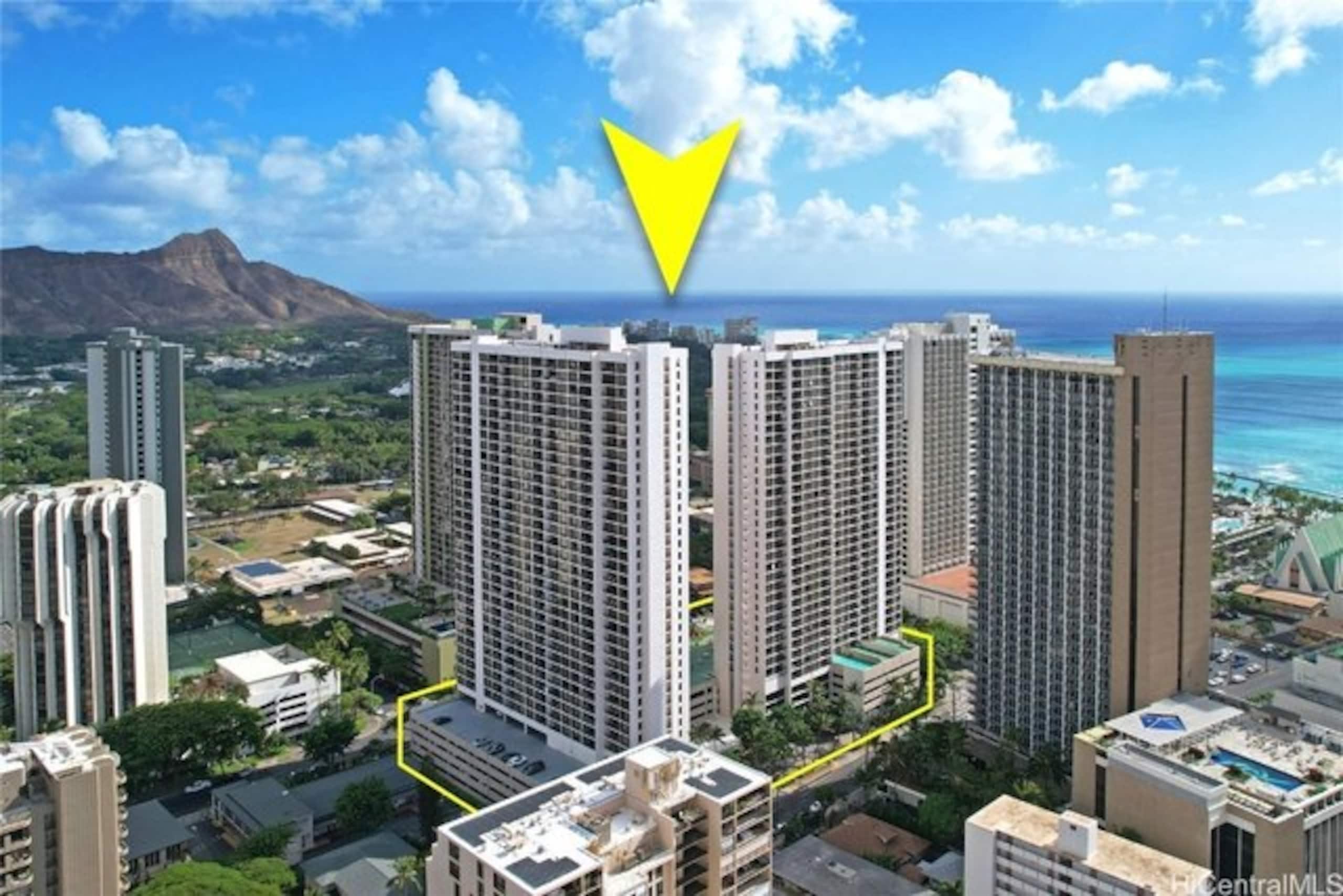 Condo in Honolulu · ★4.52 · 1 bedroom · 2 beds · 1 private bath - Image 13