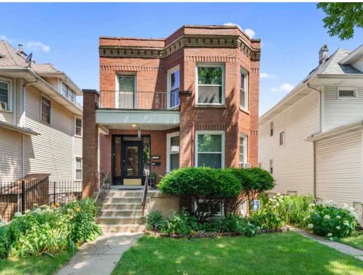 2 Br Unit Airport, Wrigley Field + City Transit - Niles, IL