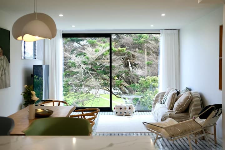 Panoramic City Views | Luxury Spa Haven - Auckland