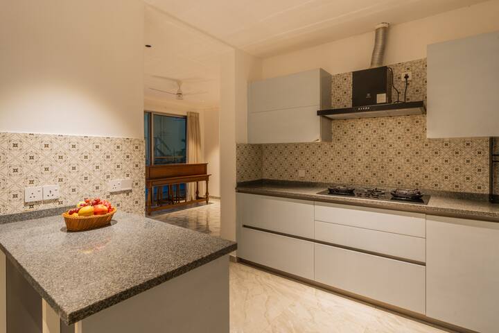 Full kitchen image 1