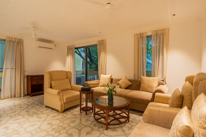 Living room 2 image 4