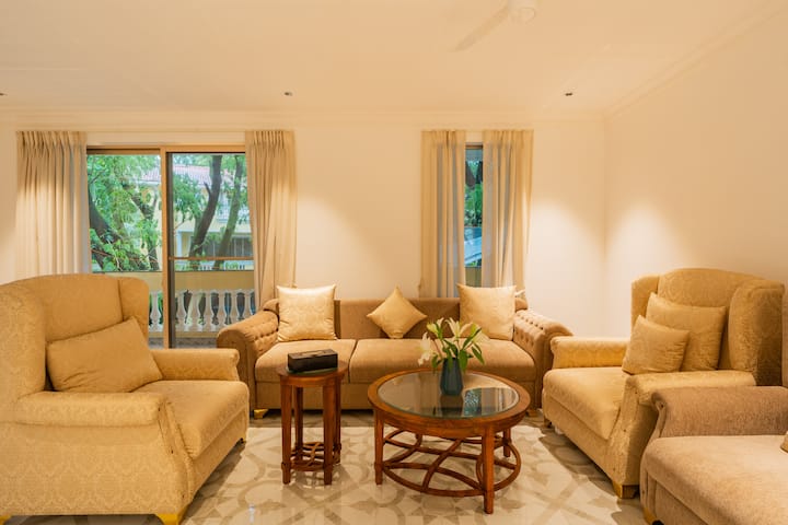 Living room 2 image 2