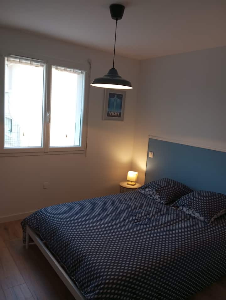 Schlafzimmer 1