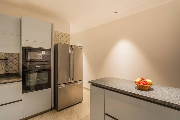 Full kitchen image 1