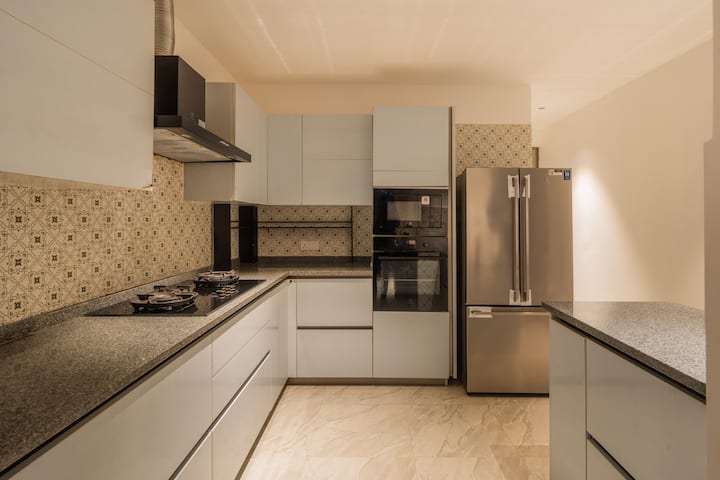 Full kitchen image 2