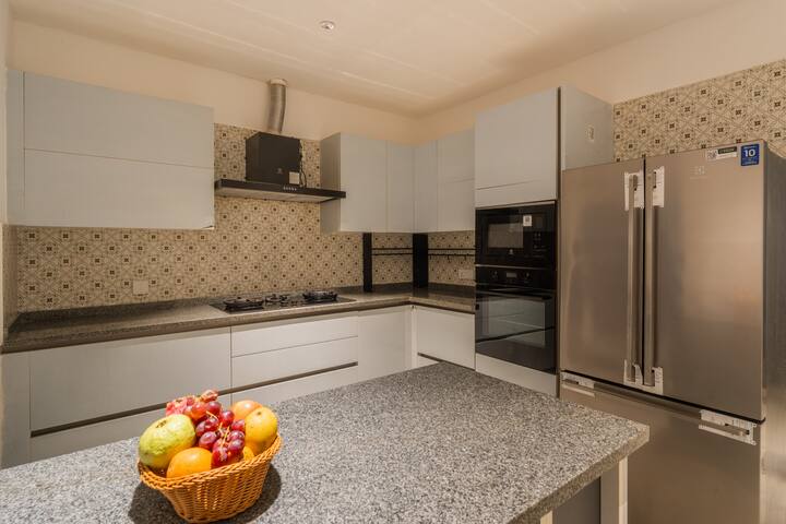 Full kitchen image 4
