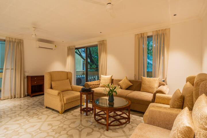 Living room 2 image 4