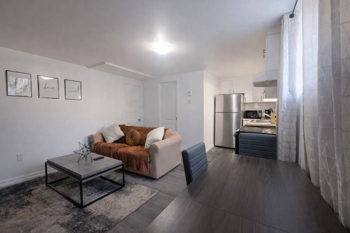 Rehoboth: Cozy 1br W/ Pool | Sofa Bed | Near Yul - Laval, Canadá