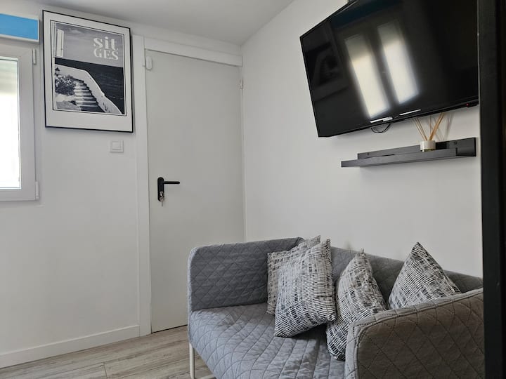 Sunny Penthouse With Private Terrace – 4 Min Metro - Badalona