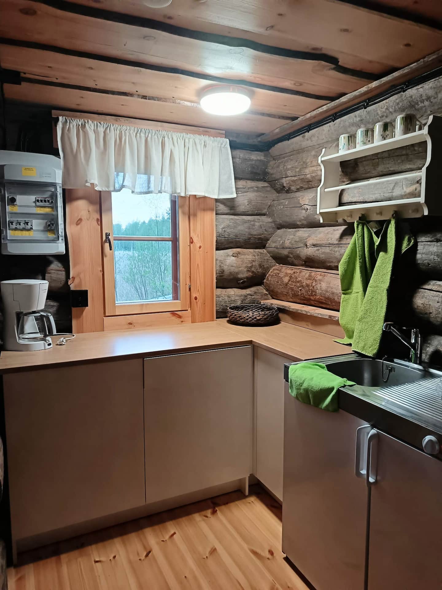 Kelomökki Nivankosken Rannalla. 2