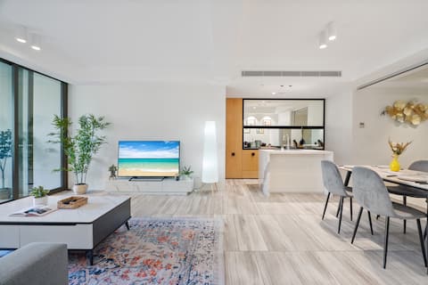 Stylish City Sanctuary – Views | Luxe | Parking