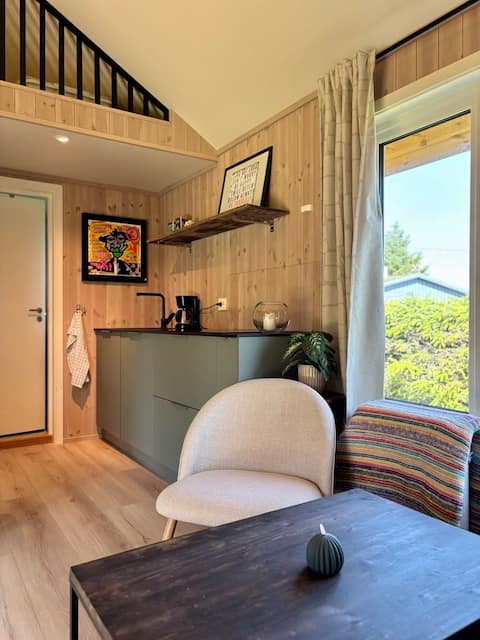 Top performing Airbnb: Beautifully renovated small beach house in Sola