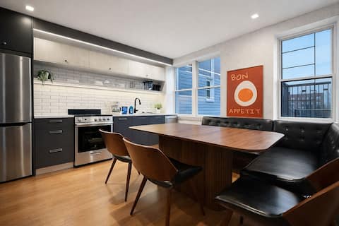 Prime Williamsburg Penthouse - 5 BRs - Queen Beds