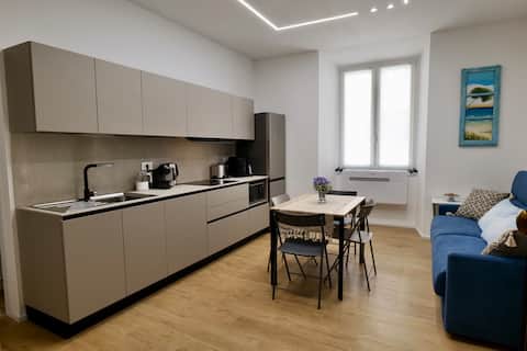 Popular Airbnb listing: ValeVacanze - Downtown-sea apartment in Savona. in Savona