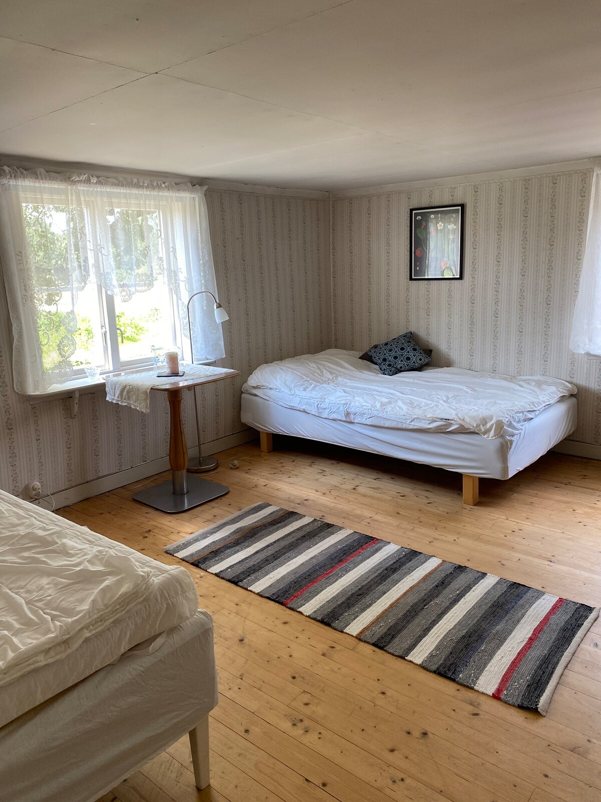 1 lôžko 90 cm
1 posteľ 120 cm