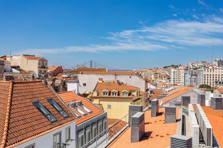 Quiet & central home w/ stunning views + parking! gallery image 4