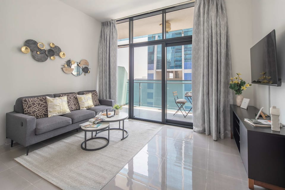 Modern 1BR in Business Bay with Spacious Balcony! — photo 1