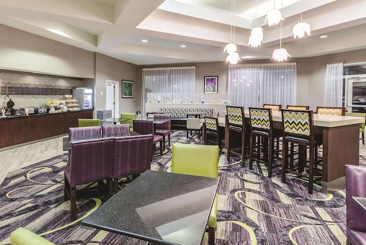 2 Double Beds, La Quinta Inn, Golf Nearby, Pool - Grand Junction, CO