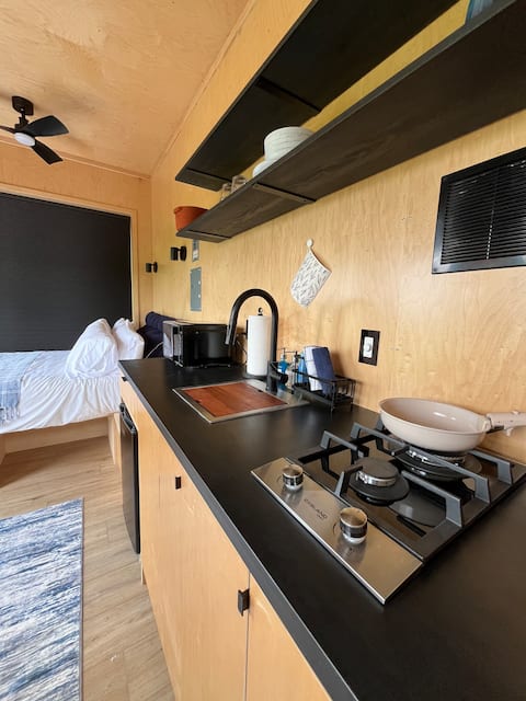 Top Airbnb: Serene Tiny House at Osmote Wine in Burdett