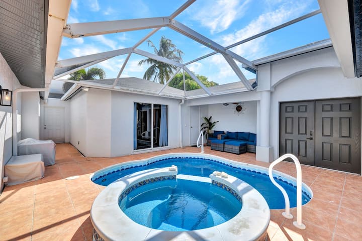 Family Waterfront Retreat | Dock | Guest Suite - Cape Coral, FL