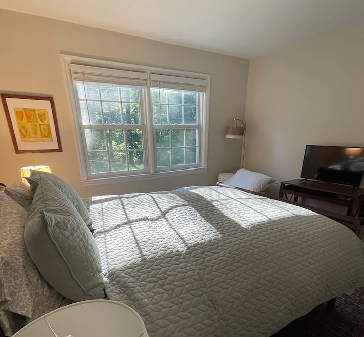 Charming New England Guest Room + Bath - Norwalk, CT