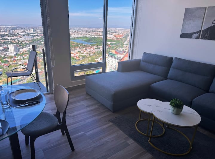 Lujoso Apartamento Con Vista Panoramica En Torre - Querétaro