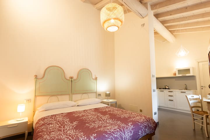 Spacious & Bright Studio | Fits 3 | Free Parking - Verona