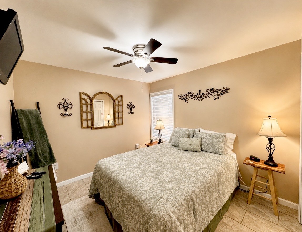 Backyard Bliss Retreat-Entire Apt/Private Entrance