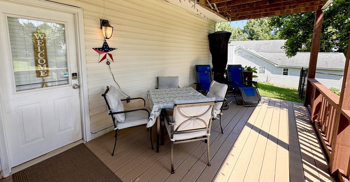Backyard Bliss Retreat-Entire Apt/Private Entrance