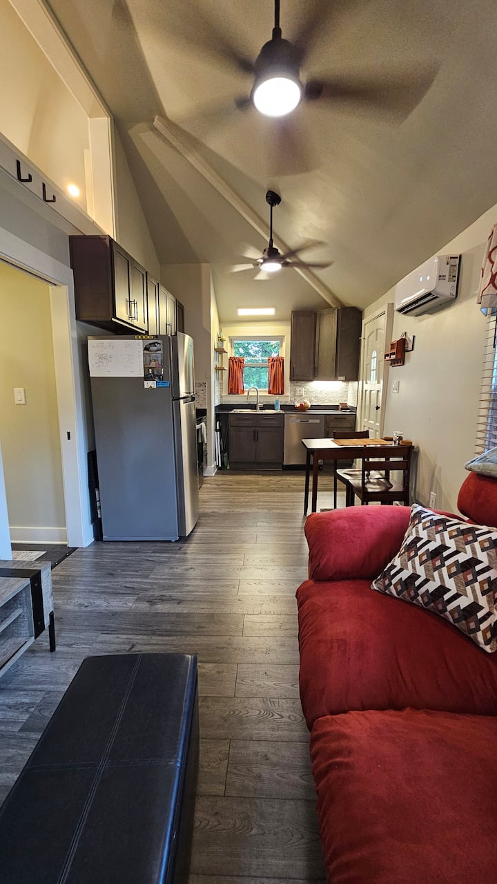 Cottage With Fence, Laundry, Kitchen - Roanoke, VA