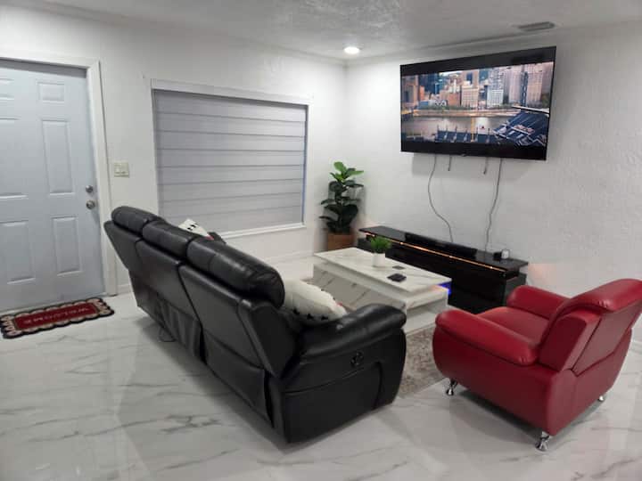 Trinity Vacation Home - Dania Beach, FL