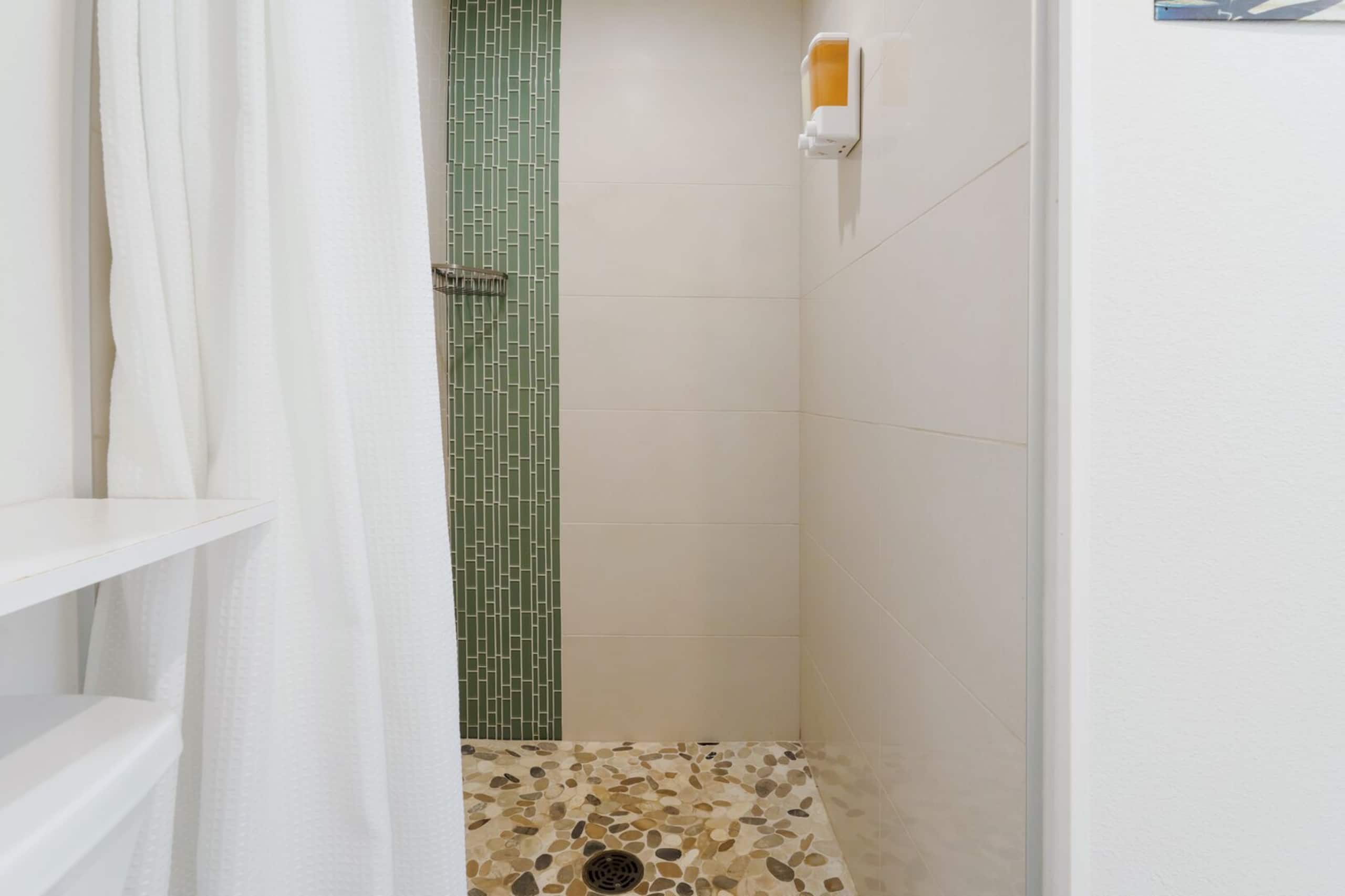 Condo in Kihei · ★5.0 · 2 bedrooms · 3 beds · 2 baths - Image 37