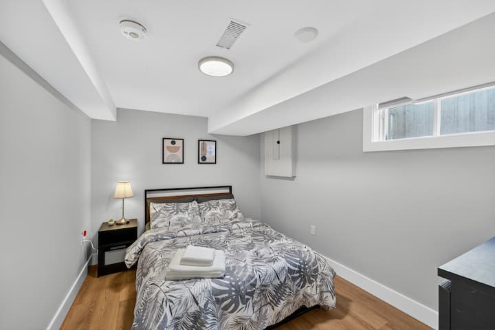 2. spavaća soba s udobnim bračnim krevetom za miran san.