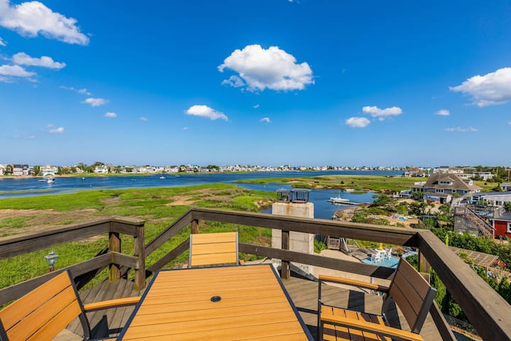 Sunrise Paradise: Water Views, Roof Deck, Grill - Newburyport, MA